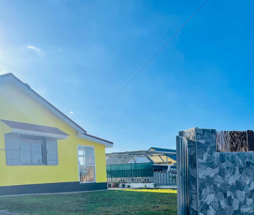 Villa Des Pruniers Saint-Denis Bagian luar foto